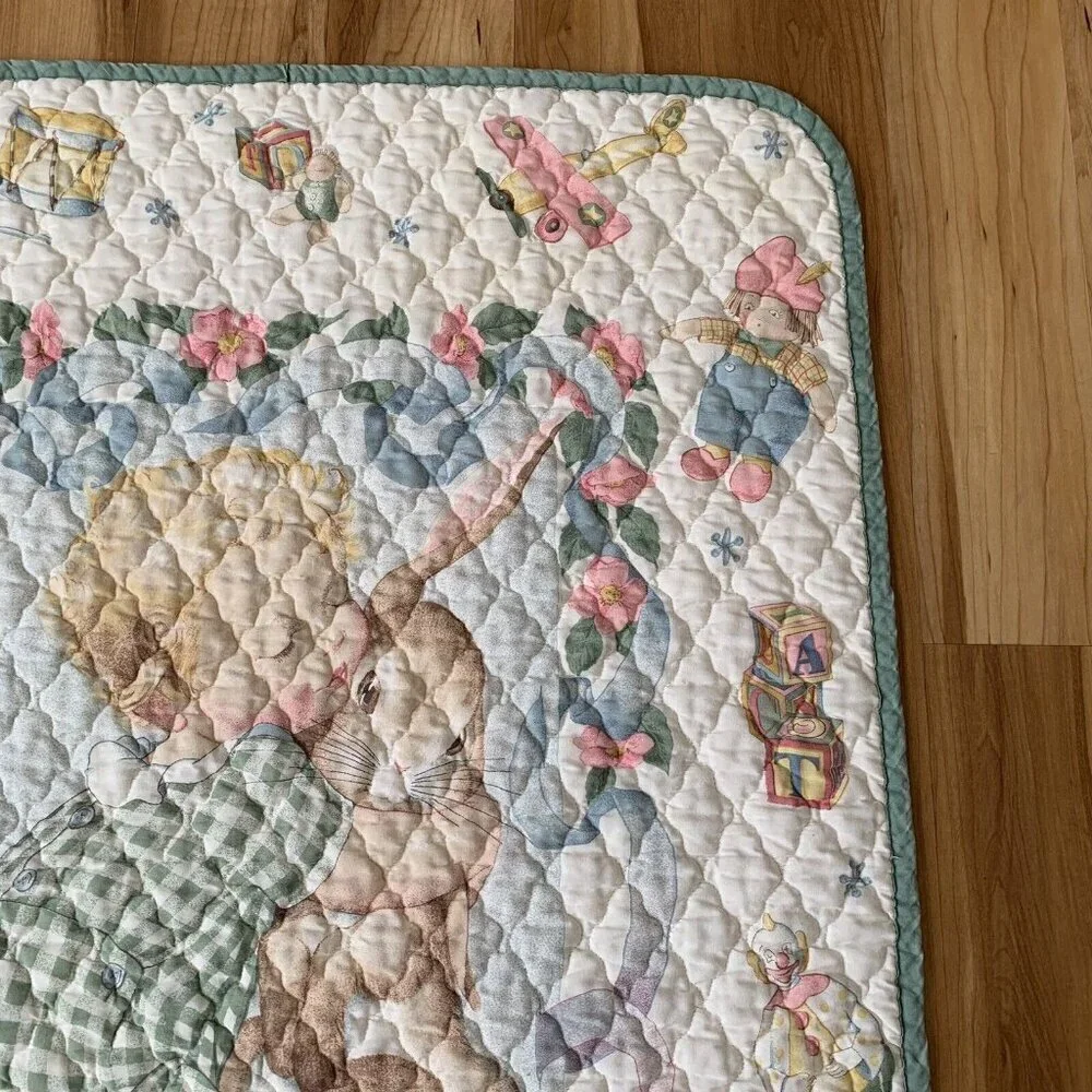 Vintage Finished Daisy Kingdom Toy Treasures 1997 Baby Nursery Quilt 31” x 39”